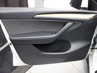 Tesla Model Y 2023 AWD 4dr Crossover