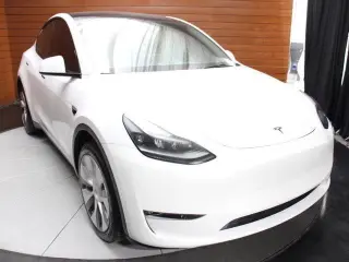 Tesla Model Y 2023 AWD 4dr Crossover