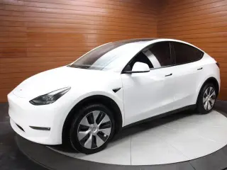 Tesla Model Y 2023 AWD 4dr Crossover