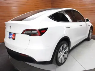 Tesla Model Y 2023 AWD 4dr Crossover