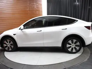 Tesla Model Y 2023 AWD 4dr Crossover