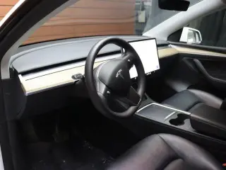 Tesla Model Y 2023 AWD 4dr Crossover