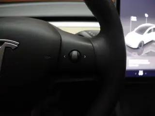 Tesla Model Y 2023 AWD 4dr Crossover