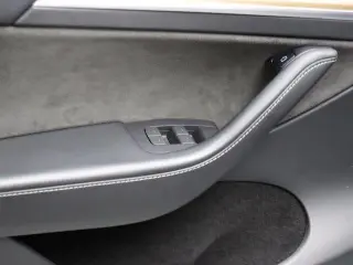 Tesla Model Y 2023 AWD 4dr Crossover