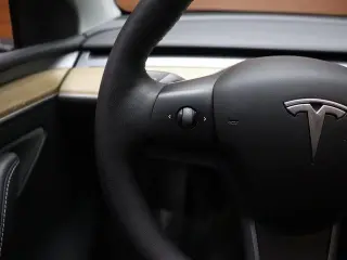 Tesla Model Y 2023 AWD 4dr Crossover