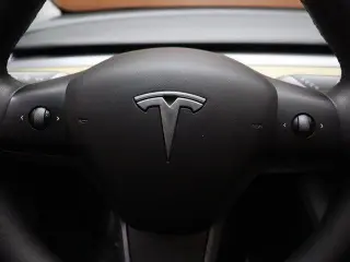 Tesla Model Y 2023 AWD 4dr Crossover