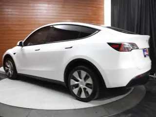 Tesla Model Y 2023 AWD 4dr Crossover