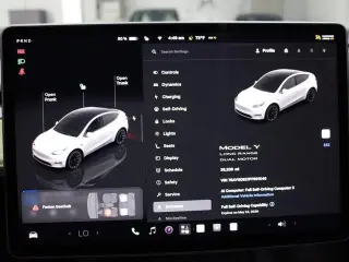 Tesla Model Y 2023 AWD 4dr Crossover