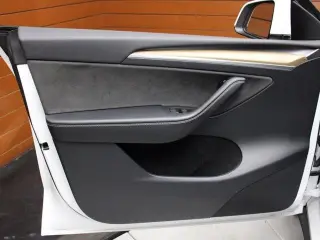 Tesla Model Y 2023 AWD 4dr Crossover