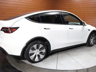 Tesla Model Y 2023 AWD 4dr Crossover