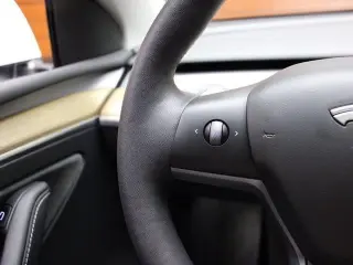 Tesla Model Y 2023 AWD 4dr Crossover