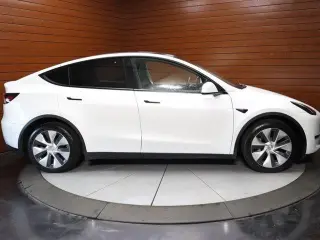 Tesla Model Y 2023 AWD 4dr Crossover