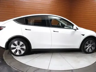Tesla Model Y 2023 AWD 4dr Crossover
