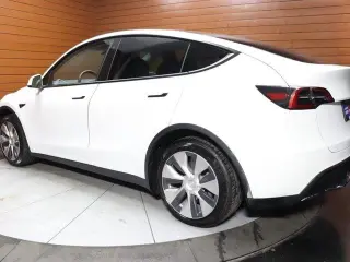 Tesla Model Y 2023 AWD 4dr Crossover