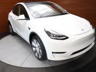 Tesla Model Y 2023 AWD 4dr Crossover