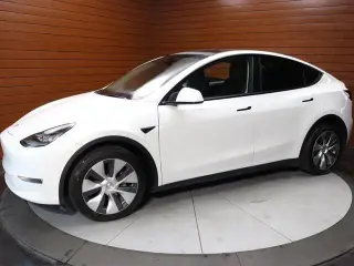 Tesla Model Y 2023 AWD 4dr Crossover