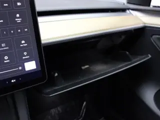 Tesla Model Y 2023 AWD 4dr Crossover