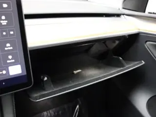 Tesla Model Y 2023 AWD 4dr Crossover