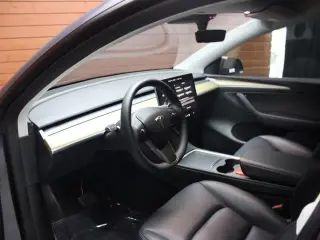 Tesla Model Y 2023 AWD Long Range 4dr Crossover