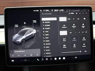 Tesla Model Y 2023 AWD Long Range 4dr Crossover