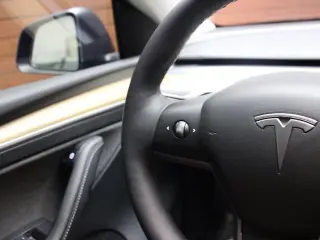 Tesla Model Y 2023 AWD Long Range 4dr Crossover