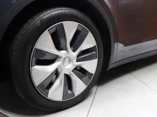 Tesla Model Y 2023 AWD Long Range 4dr Crossover