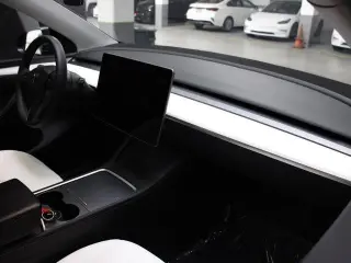 Tesla Model Y 2024 AWD Long Range 4dr Crossover