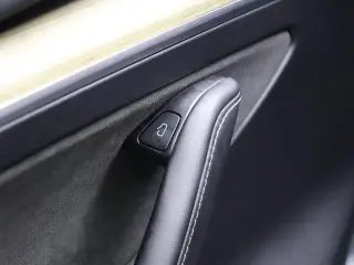 Tesla Model Y 2023 AWD 4dr Crossover