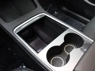 Tesla Model Y 2023 AWD 4dr Crossover