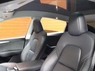 Tesla Model Y 2023 AWD 4dr Crossover