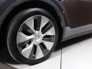 Tesla Model Y 2023 AWD 4dr Crossover
