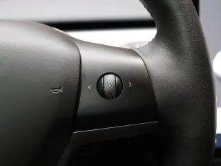 Tesla Model Y 2023 AWD 4dr Crossover