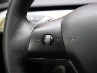Tesla Model Y 2023 AWD 4dr Crossover