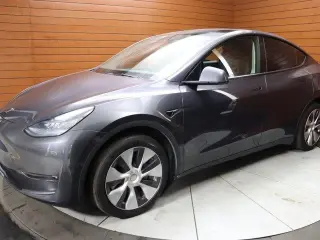 Tesla Model Y 2023 AWD 4dr Crossover