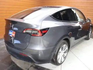 Tesla Model Y 2023 AWD 4dr Crossover