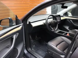 Tesla Model Y 2023 AWD 4dr Crossover