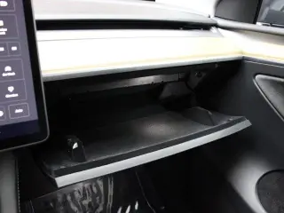 Tesla Model Y 2023 AWD 4dr Crossover