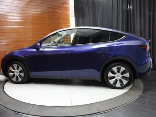 Tesla Model Y 2023 AWD 4dr Crossover