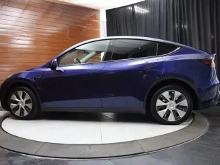 Tesla Model Y 2023 AWD 4dr Crossover