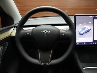 Tesla Model Y 2023 AWD 4dr Crossover