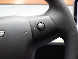 Tesla Model Y 2023 AWD 4dr Crossover