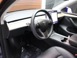 Tesla Model Y 2023 AWD 4dr Crossover