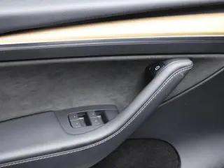 Tesla Model Y 2023 AWD 4dr Crossover