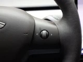 Tesla Model Y 2023 AWD 4dr Crossover