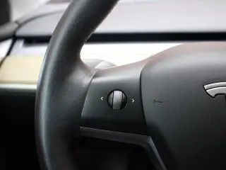 Tesla Model Y 2023 AWD 4dr Crossover