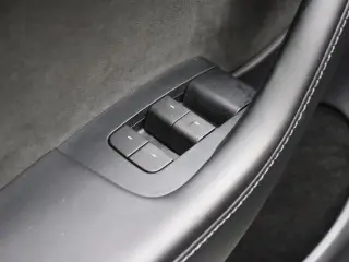 Tesla Model Y 2023 AWD 4dr Crossover
