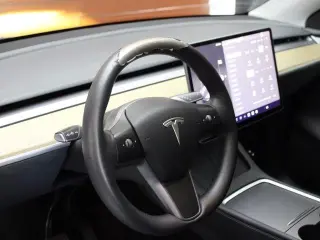 Tesla Model Y 2023 AWD 4dr Crossover