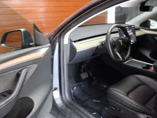 Tesla Model Y 2023 AWD 4dr Crossover