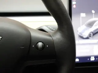 Tesla Model Y 2023 AWD 4dr Crossover