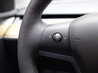 Tesla Model Y 2023 AWD 4dr Crossover
